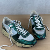 GOLDEN GOOSE RUNNING