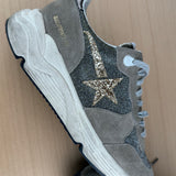 GOLDEN GOOSE RUNNING