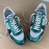 GOLDEN GOOSE RUNNING